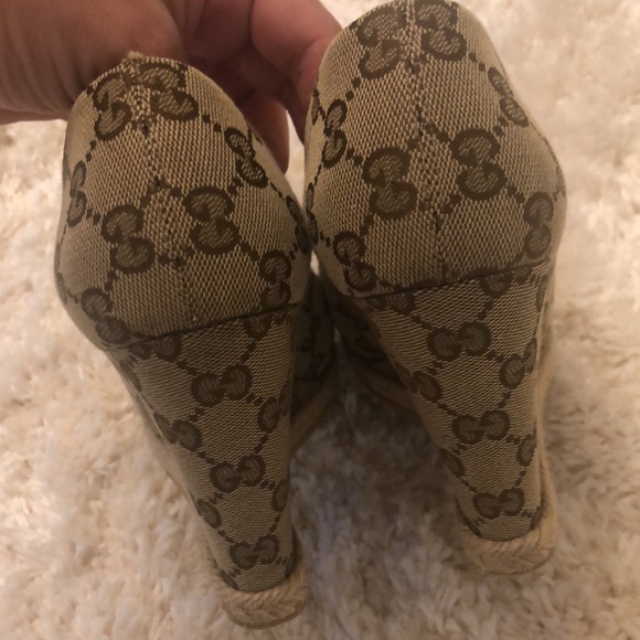 Gorgeous authentic Gucci Wedges - Picture 4 of 6